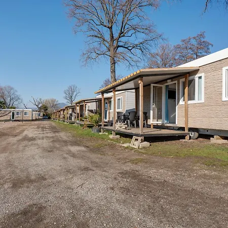 Dkamping Village * إيسبرا